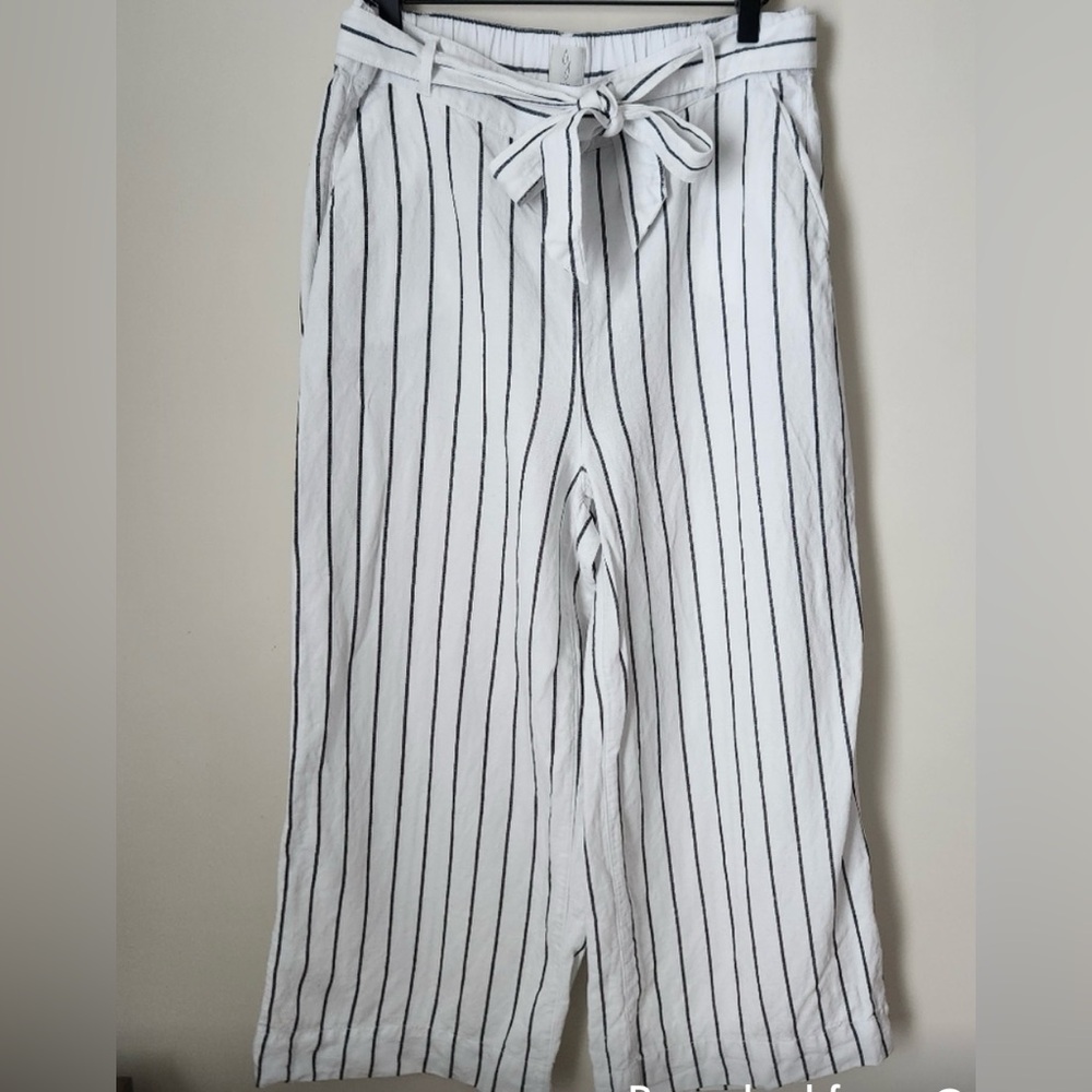 2 Pair women’s cropped linen pants